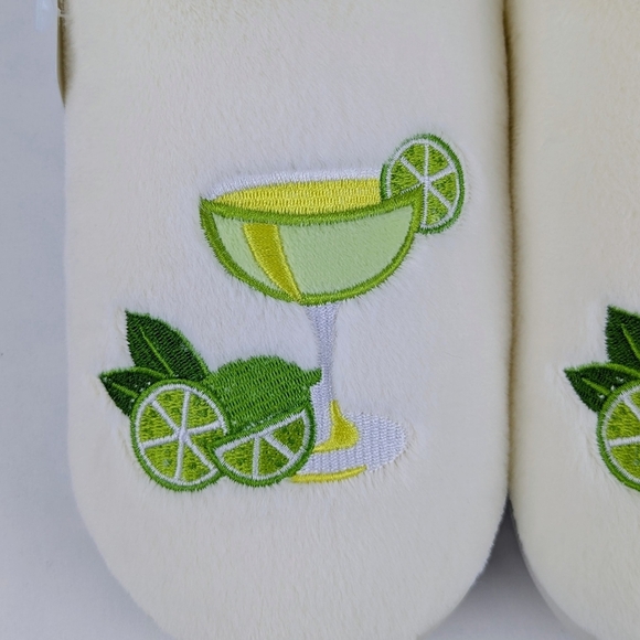 Slippers Margarita Embroidered Faux Fur Slip On Ivory M (6.5-7.5) NWT - Picture 2 of 14